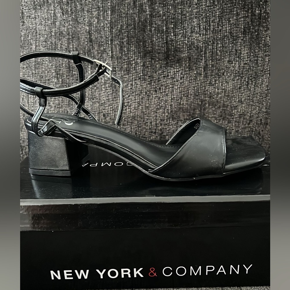 Black shoes Ny & company size 8. Never worn